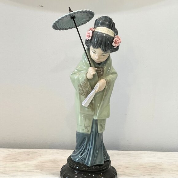 LLADRO 4988 Oriental Spring Geisha with Parasol Umbrella Porcelain Figurine - Picture 1 of 11